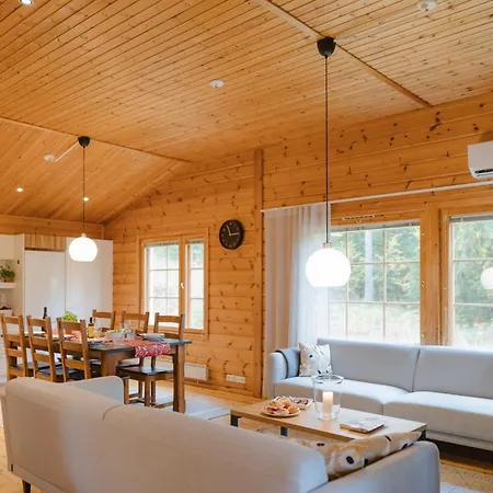 Dağ evi Matilda Villas, Quality By The Sea In The Beautiful Village Of Mathildedal *