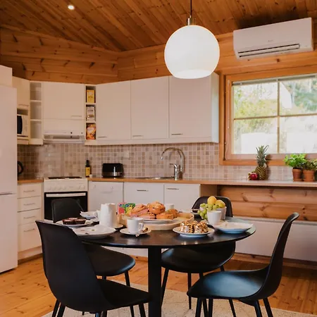 Lomamökit Matilda Villas, Quality By The Sea In The Beautiful Village Of Mathildedal *